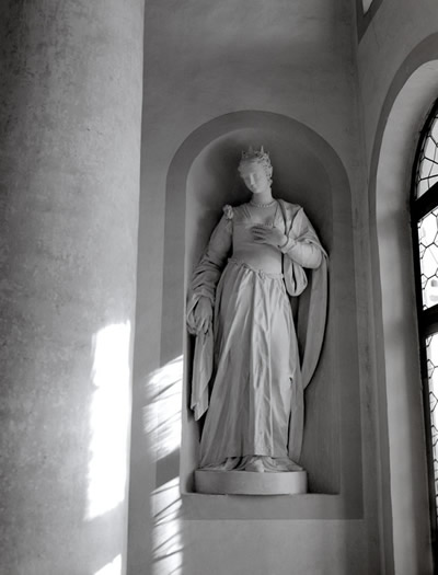 Villa Cornaro in-set statute of woman. 